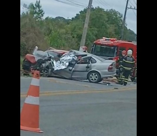 VÍDEO – Homem morre e outro fica ferido em acidente entre três veículos, em Jaraguá do Sul