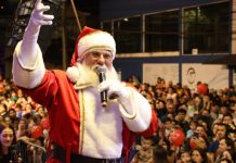 Chegada do Papai Noel reúne cerca de 15 mil pessoas em frente a shopping de Joinville