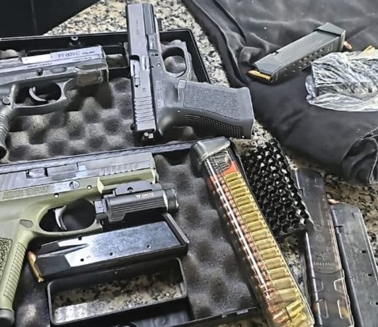 VÍDEO – Homem é preso com armas e mais de 160 munições na BR-101, em Joinville