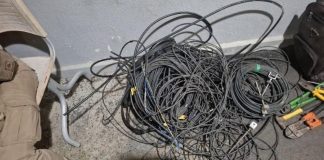 Trio é preso após furtar fiação elétrica de torre de celular em Joinville