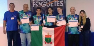 Estudantes do Colégio PM de Joinville são campeões da Jornada de Foguetes