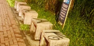 Após denúncia, suspeitos de pichar bancos no Mirante de Joinville são levados à delegacia