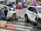 VÍDEO – Colisão entre dois carros deixa mulher ferida no bairro Itaum, em Joinville