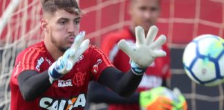 JEC anuncia a contratação de goleiro revelado pelo Flamengo e com passagem pela Europa