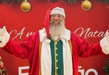 Chegada do Papai Noel de rapel marca a abertura da programação natalina do Shopping Estação Joinville