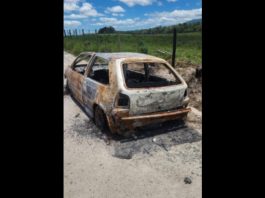 Morador encontra corpo enterrado e carro destruído em área rural de Joinville