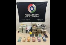 Mulher em prisão domiciliar é flagrada usando casa como ponto de venda de drogas em Joinville