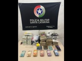 Mulher em prisão domiciliar é flagrada usando casa como ponto de venda de drogas em Joinville